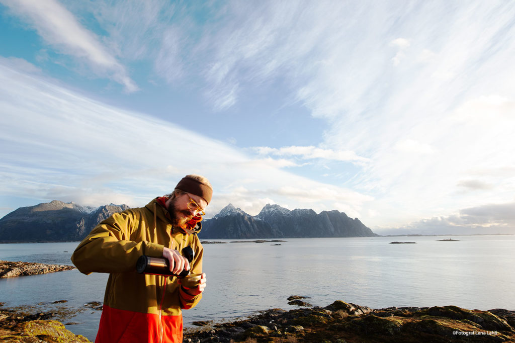 Dinking Coffe at the seaside hiking in Lofoten Islands